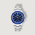 Montre Seiko mod Daytona, lunette sertie de pierres bleues, cadran bleu, bracelet acier